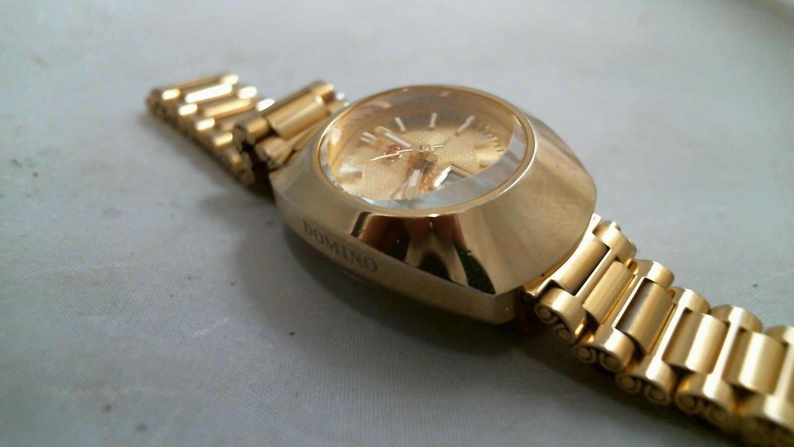 Domino shop quartz watch