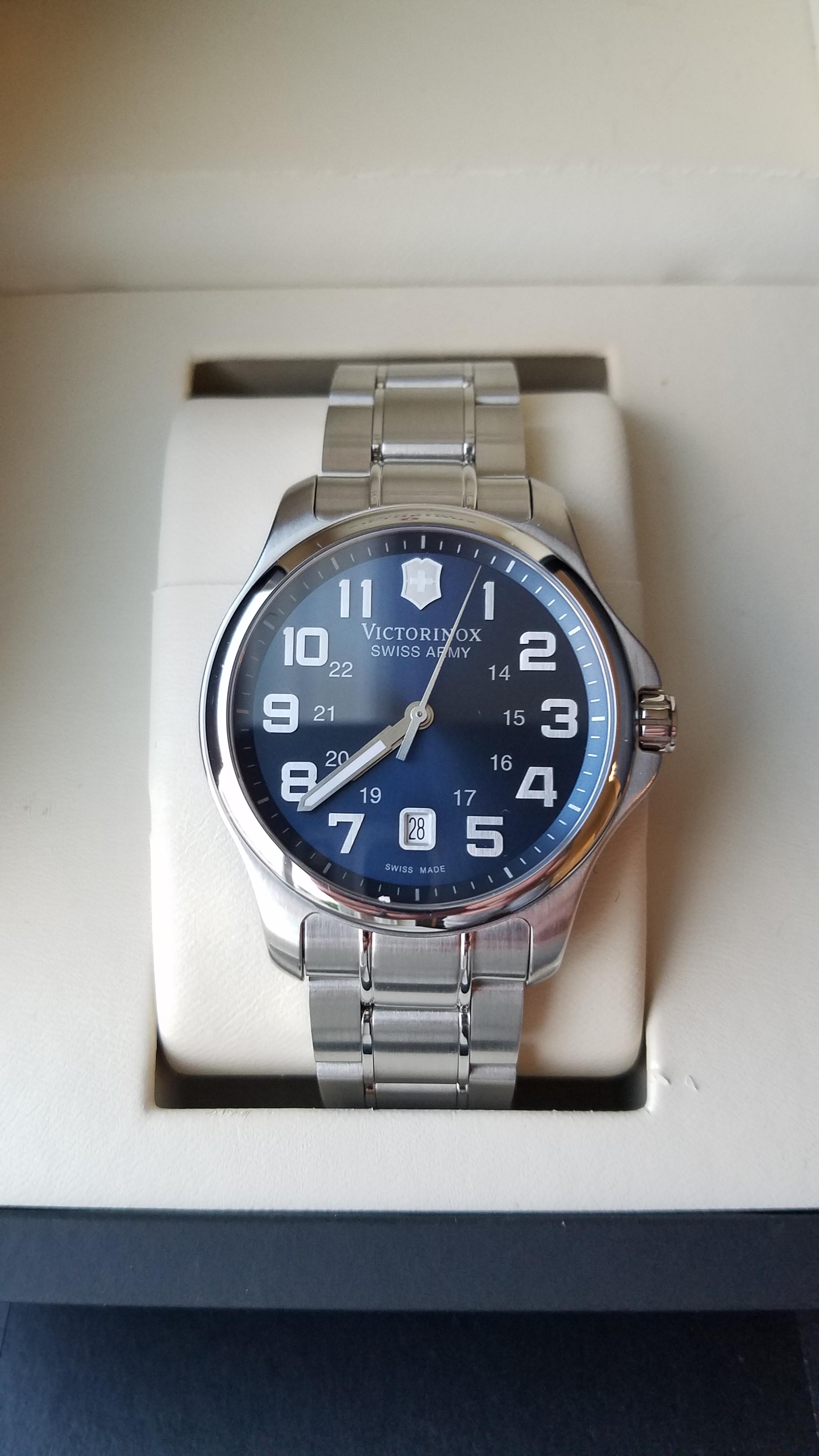 Victorinox hot sale officer watch