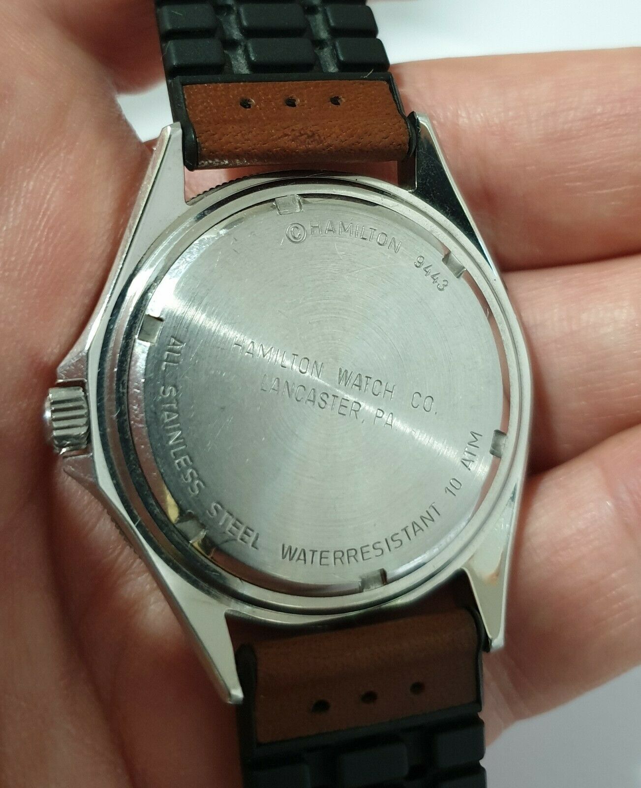 HAMILTON KHAKI NAVY SUB 33O ft REF 9443 QUARTZ MEN'S WATCH 39 mm