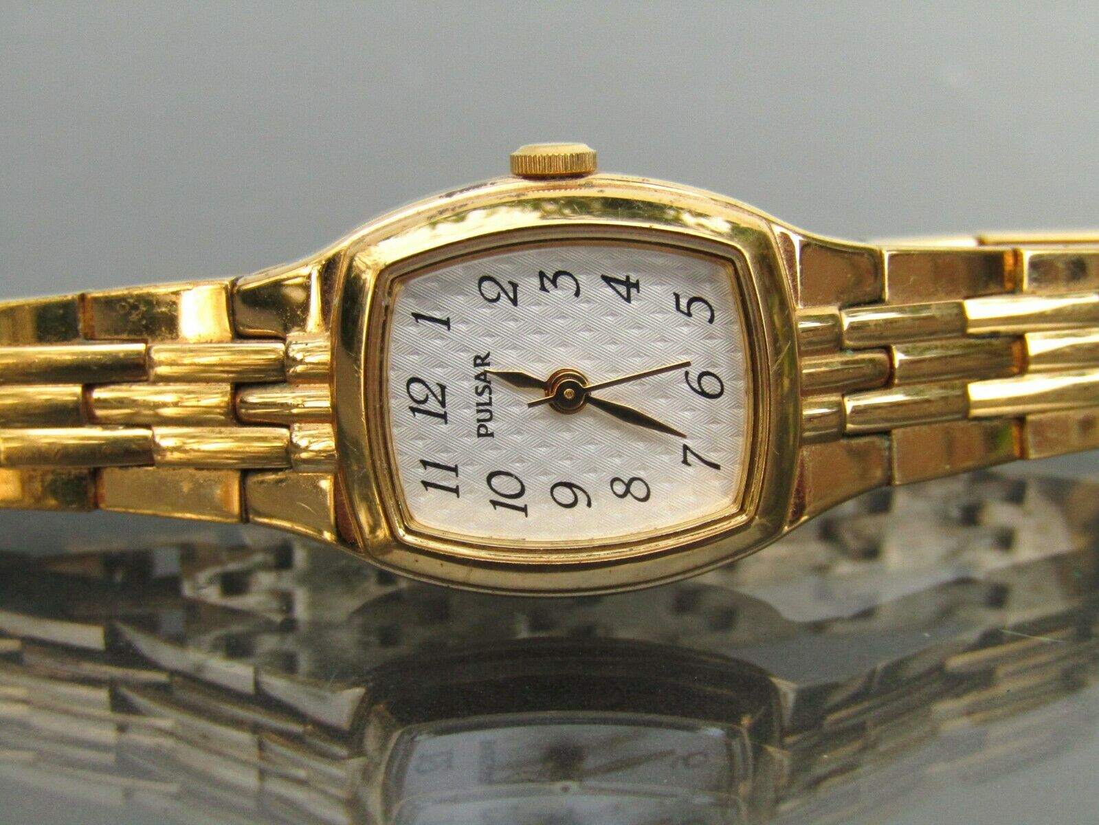 Ladies Pulsar by Seiko Watch Gold Tone with Extra Links v811 x051