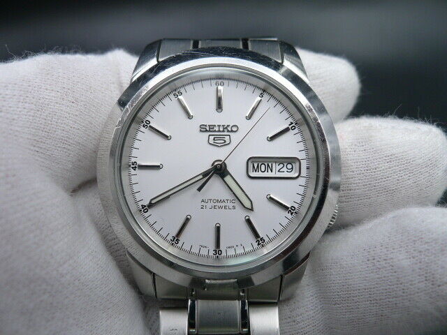 Seiko 5 hotsell automatic white face