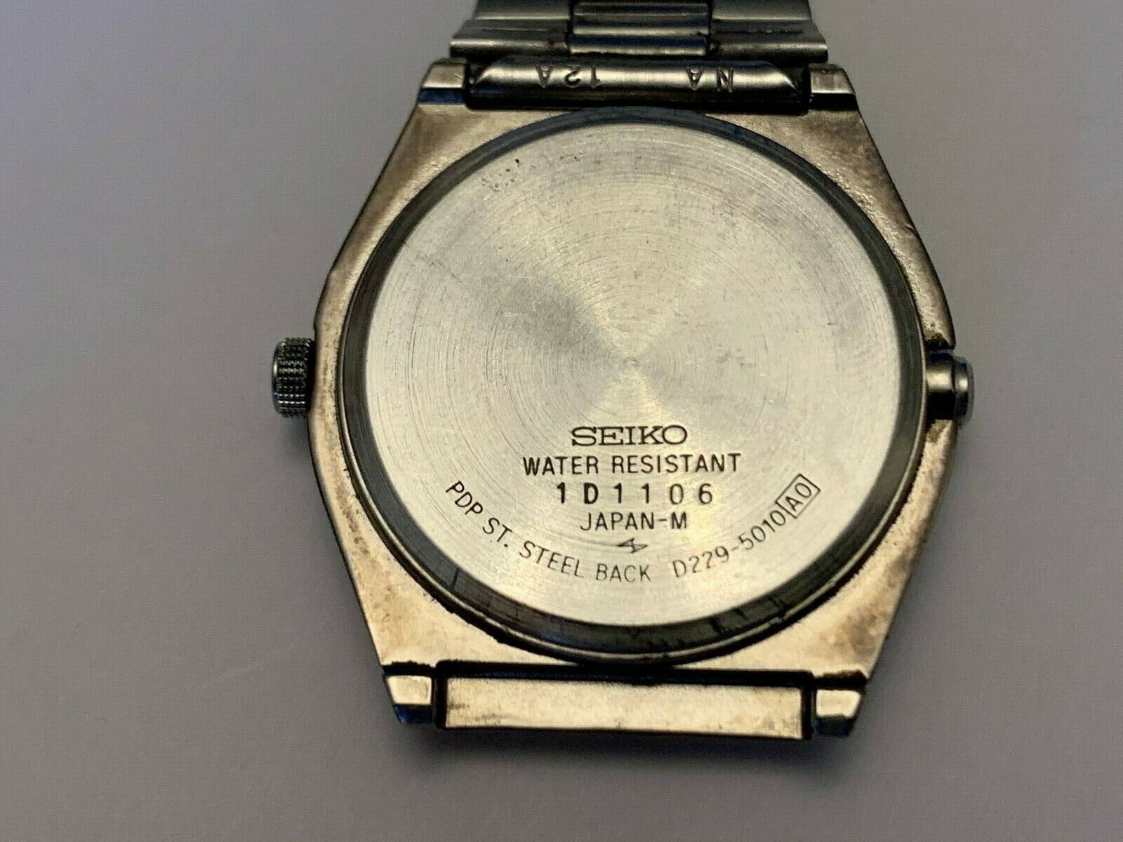 Vintage 1981 Seiko D229-5010 LCD Digital Watch - Case Palladium