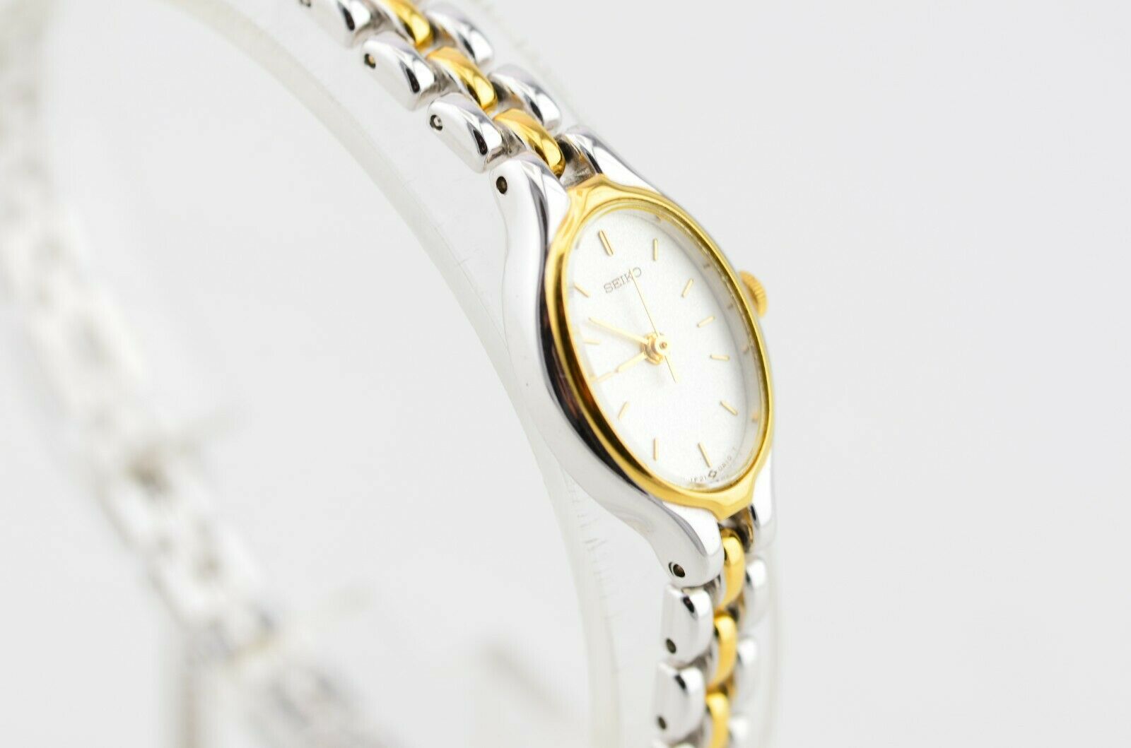 Seiko Tisse 1F21‑5A00 ゴールド Seiko Oval 1F21-5A00 Vintage Women's Watch in Gold