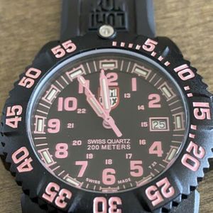LUMINOX 7050ブラック/ピンク Luminox Ladies Swiss Watch Series 7050 Quartz Military Black Pink
