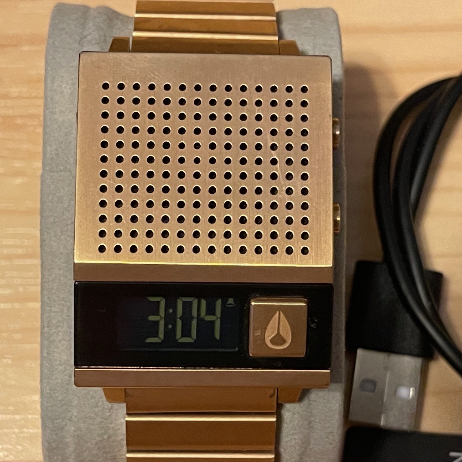 Nixon dork hot sale too gold