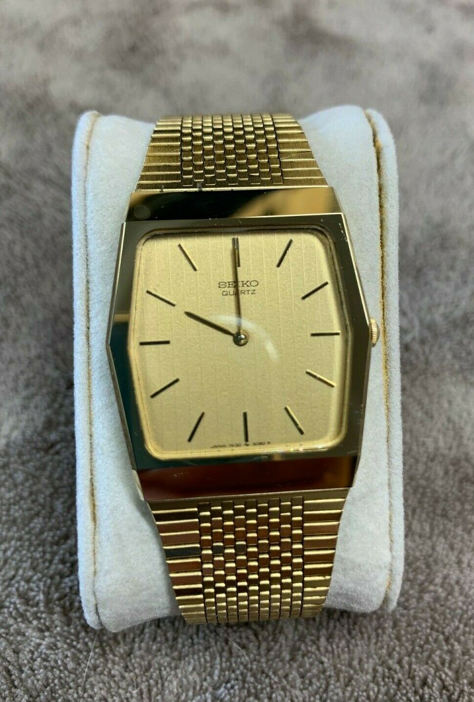 MANS VINTAGE popular SEIKO DRESS WATCH QUARTZ 7430 5750 R