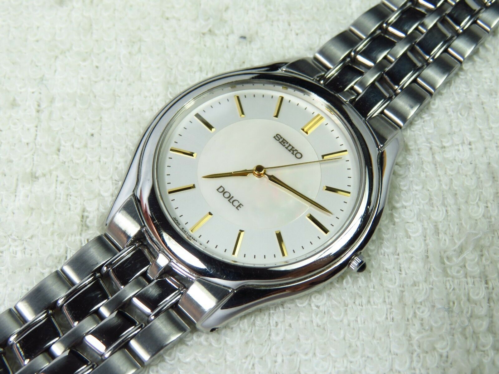 SEIKO DOLCE QUARTZ watch Made in Japan { 8J41 - 6030} Year 2005
