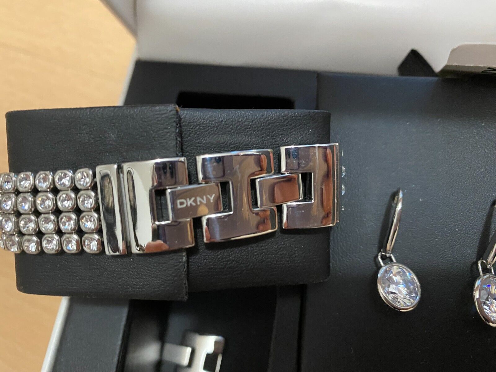 Dkny hot sale diamante watch