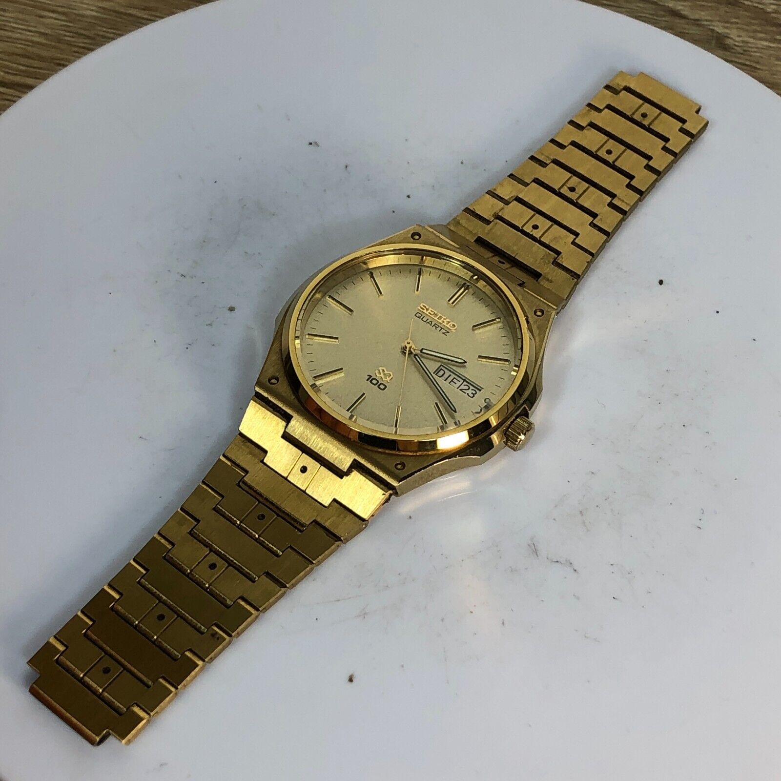 Seiko quartz discount sq 100 value