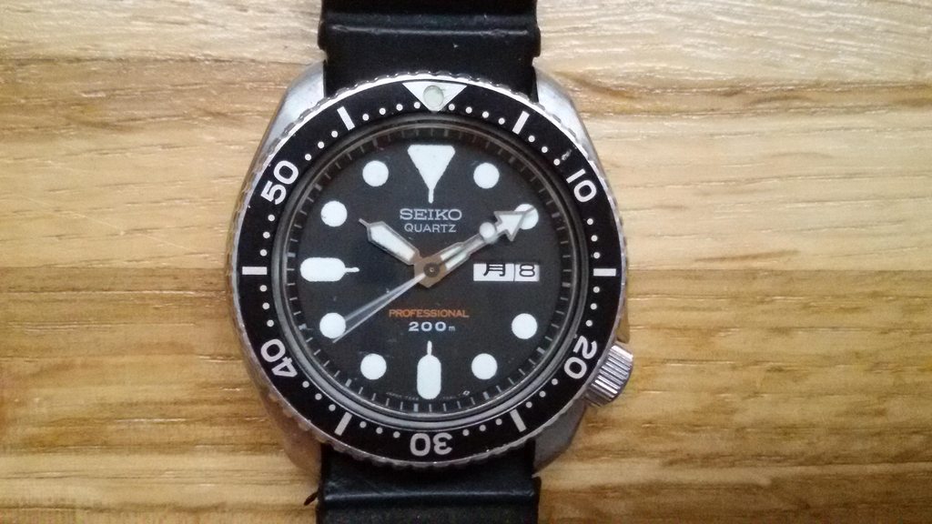 SOLD: Seiko 7548-7010 200m Professional Quartz Diver from