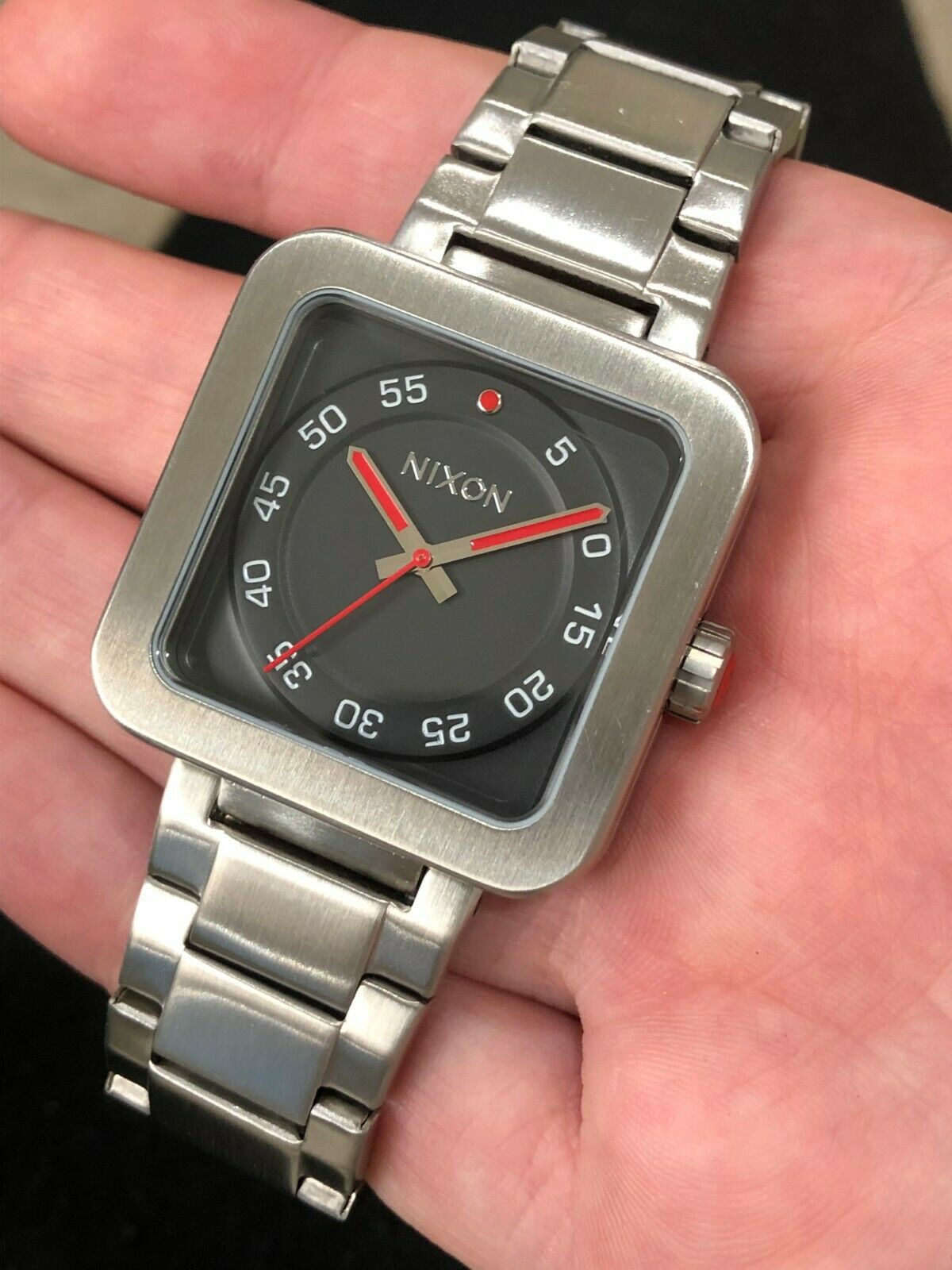 nixon riot watch