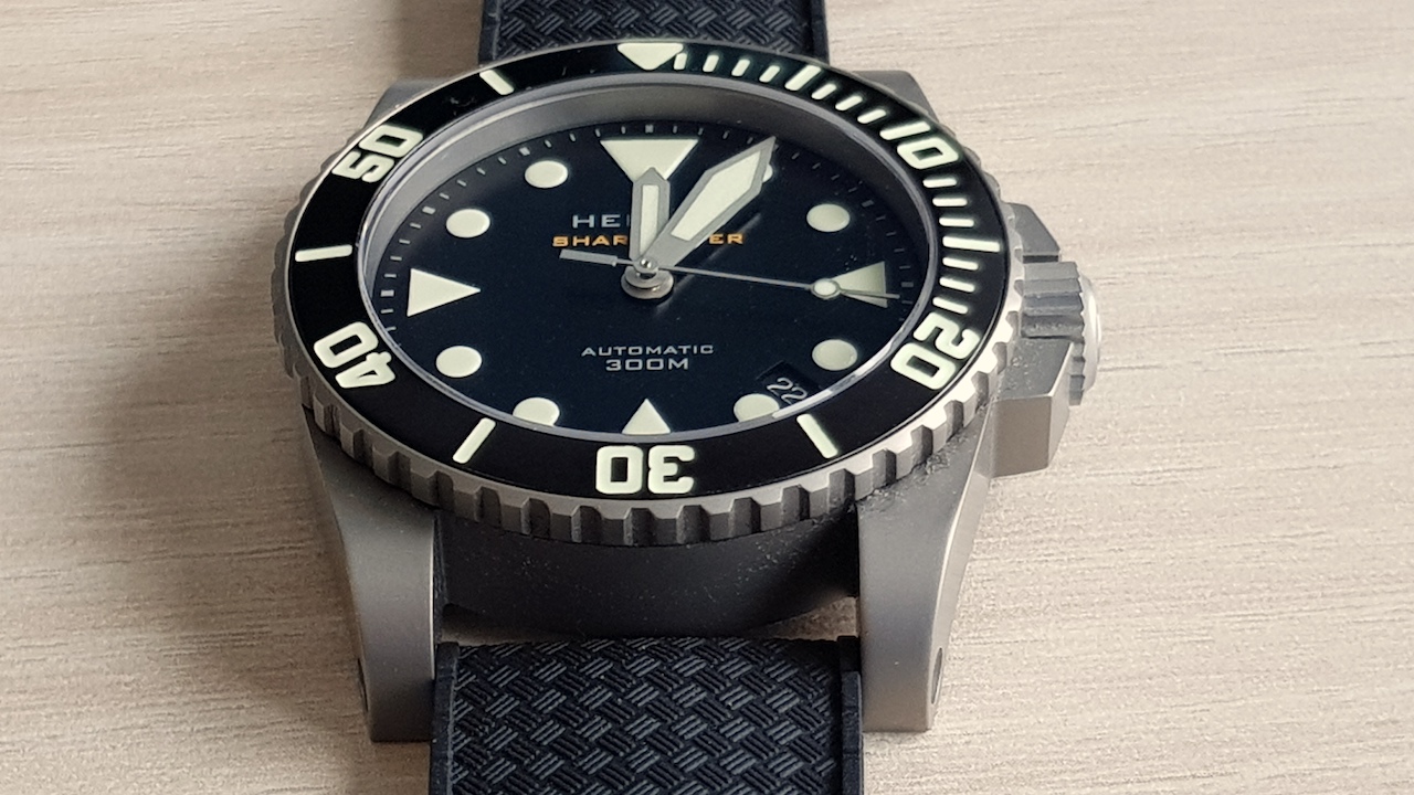 helson shark diver 38 titanium