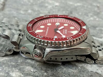 Seiko skx sales red dial