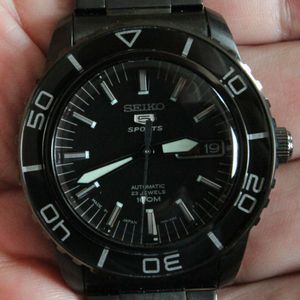 SEIKO 7S36-05Z2 100M SNZH59J1 DAYDATE ANODIZED AUTOMATIC MENS 