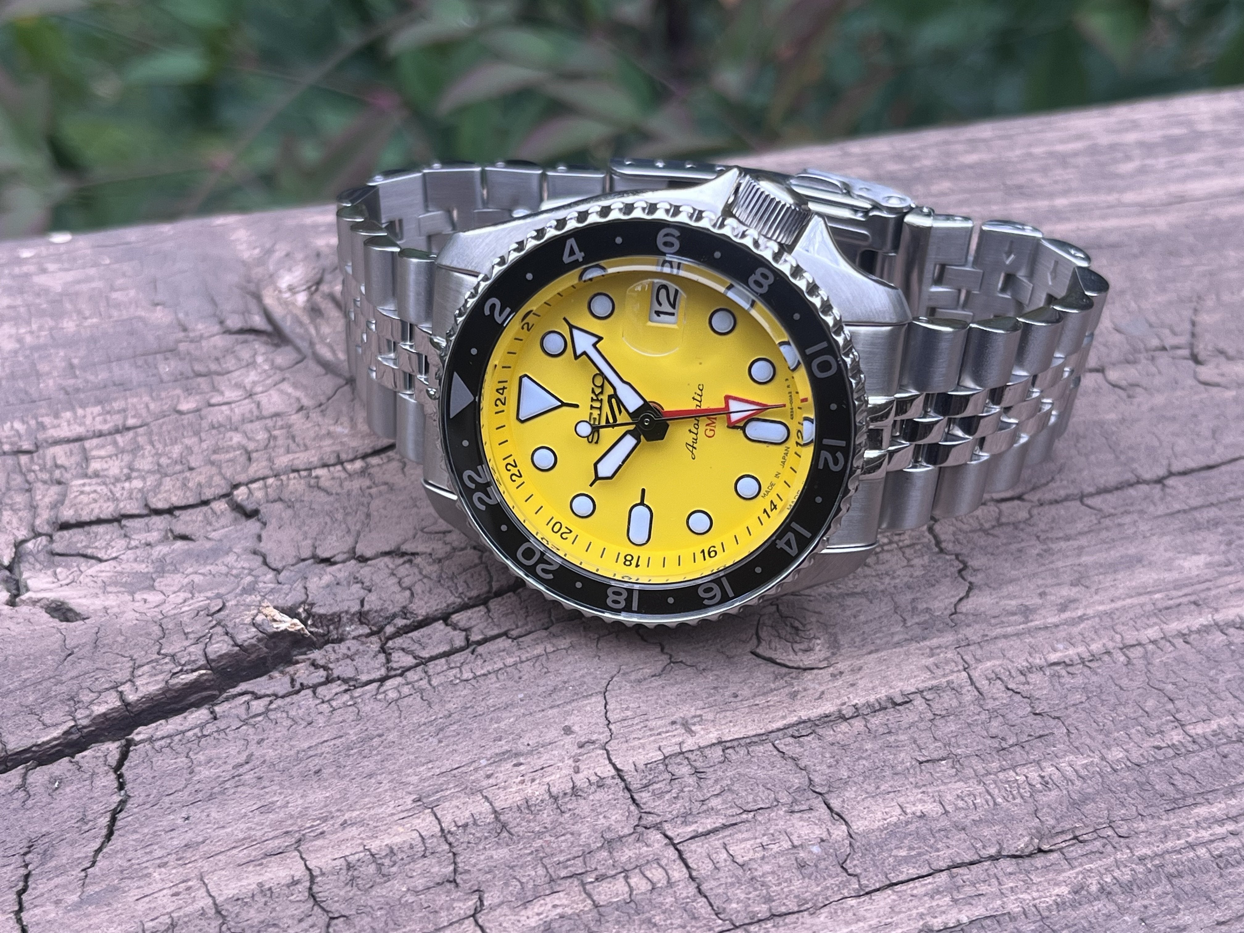 FS: Seiko SSK017 – yellow dial GMT | WatchCharts Marketplace
