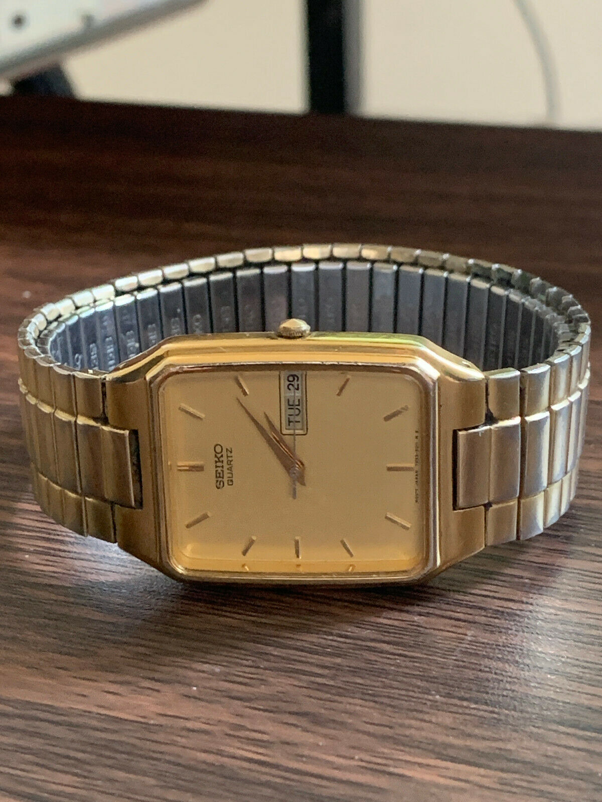 Vintage Seiko Men's Quartz Gold Tone Watch W/ Day and Date Vintage Seiko Men's Quartz Gold Tone Watch W/ Day and Date
