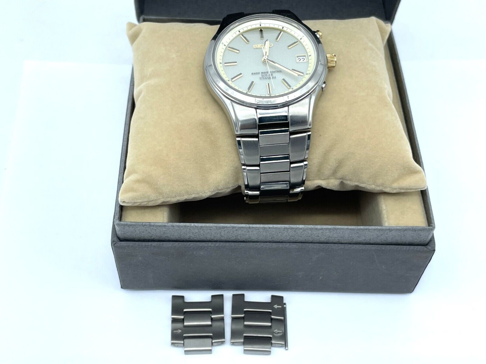 SEIKO Radio Wave Control Solar Titanium Men's Watch 7B22-0AD0 100m