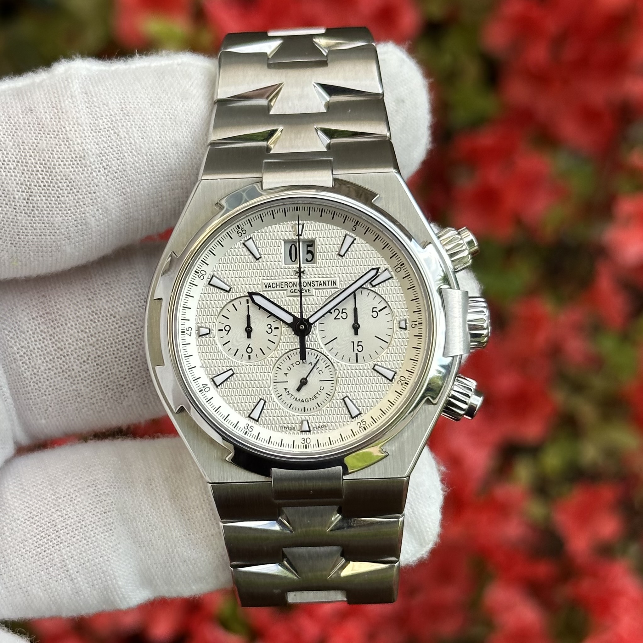 WTS] Vacheron Constantin Overseas Chronograph 49150 White Dial Box & Papers  Serviced! : r/Watchexchange