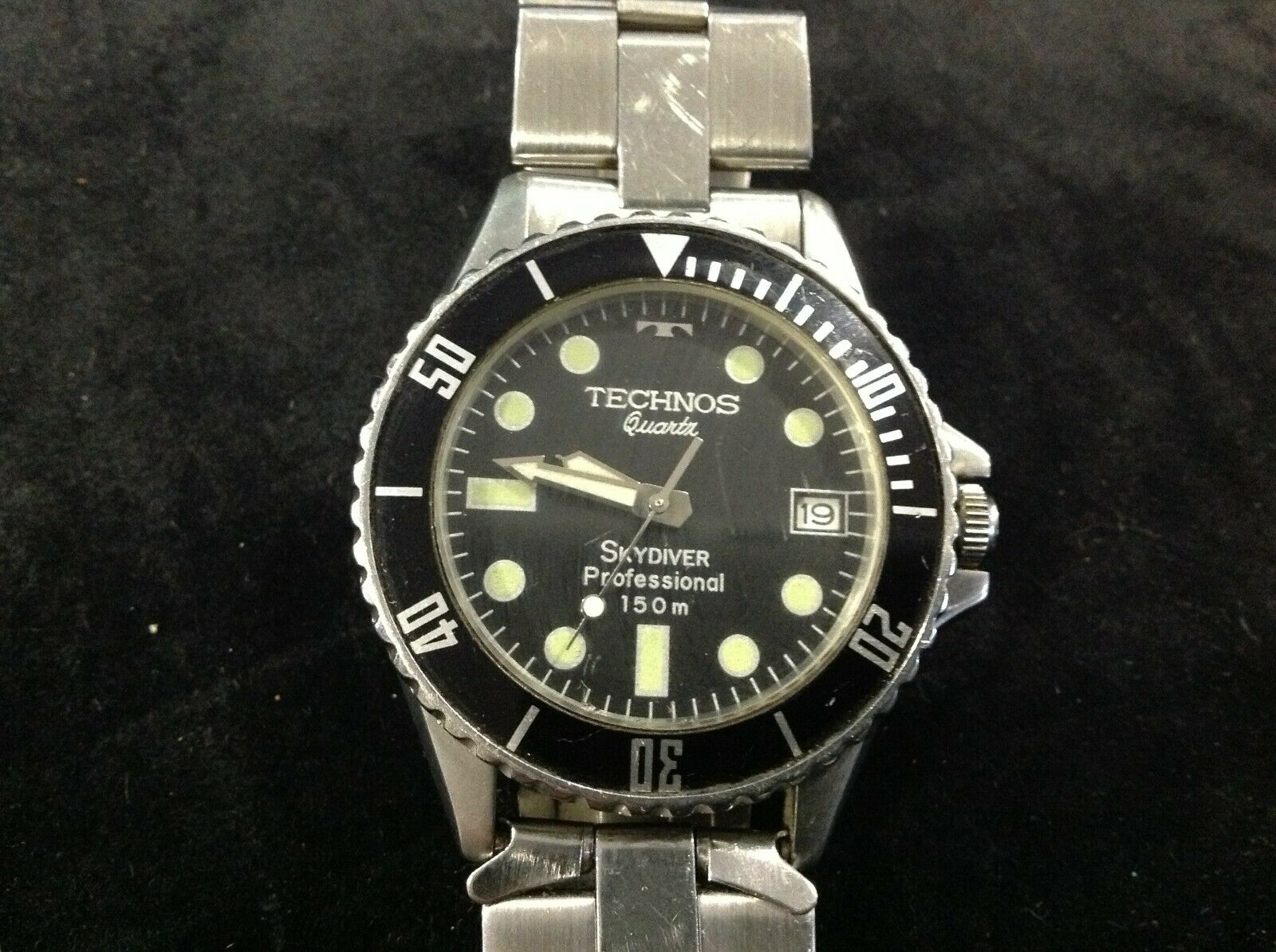VINTAGE TECHNOS QUARTZ SKYDIVER PROFESSIONAL 150 M