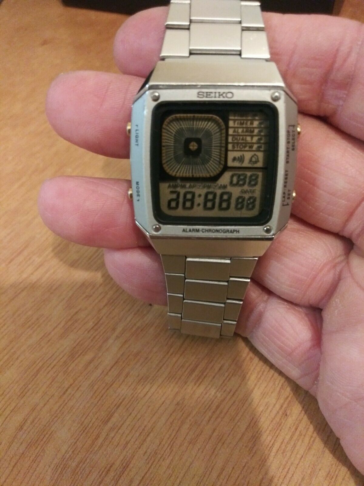 Vintage 1981 Seiko G757-401B Golden James Bond LCD Digital Alarm