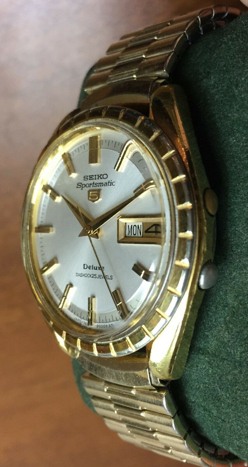 1966 SEIKO SPORTSMATIC Deluxe DIASHOCK 25 JEWEL 7619 9020