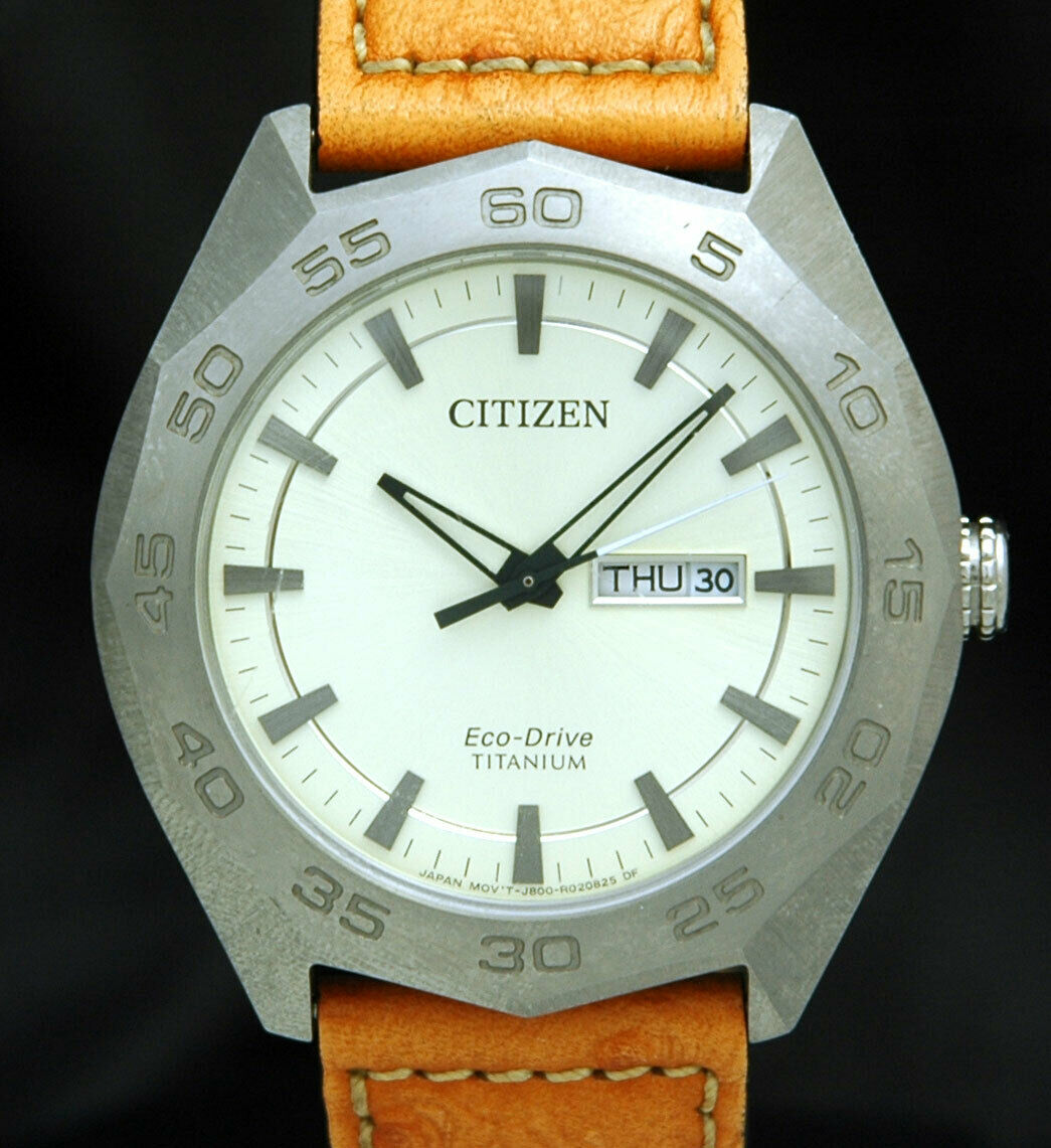 CITIZEN ECO-DRIVE TITANIUM Mens WATCH Day Date J800-R007068 Brown