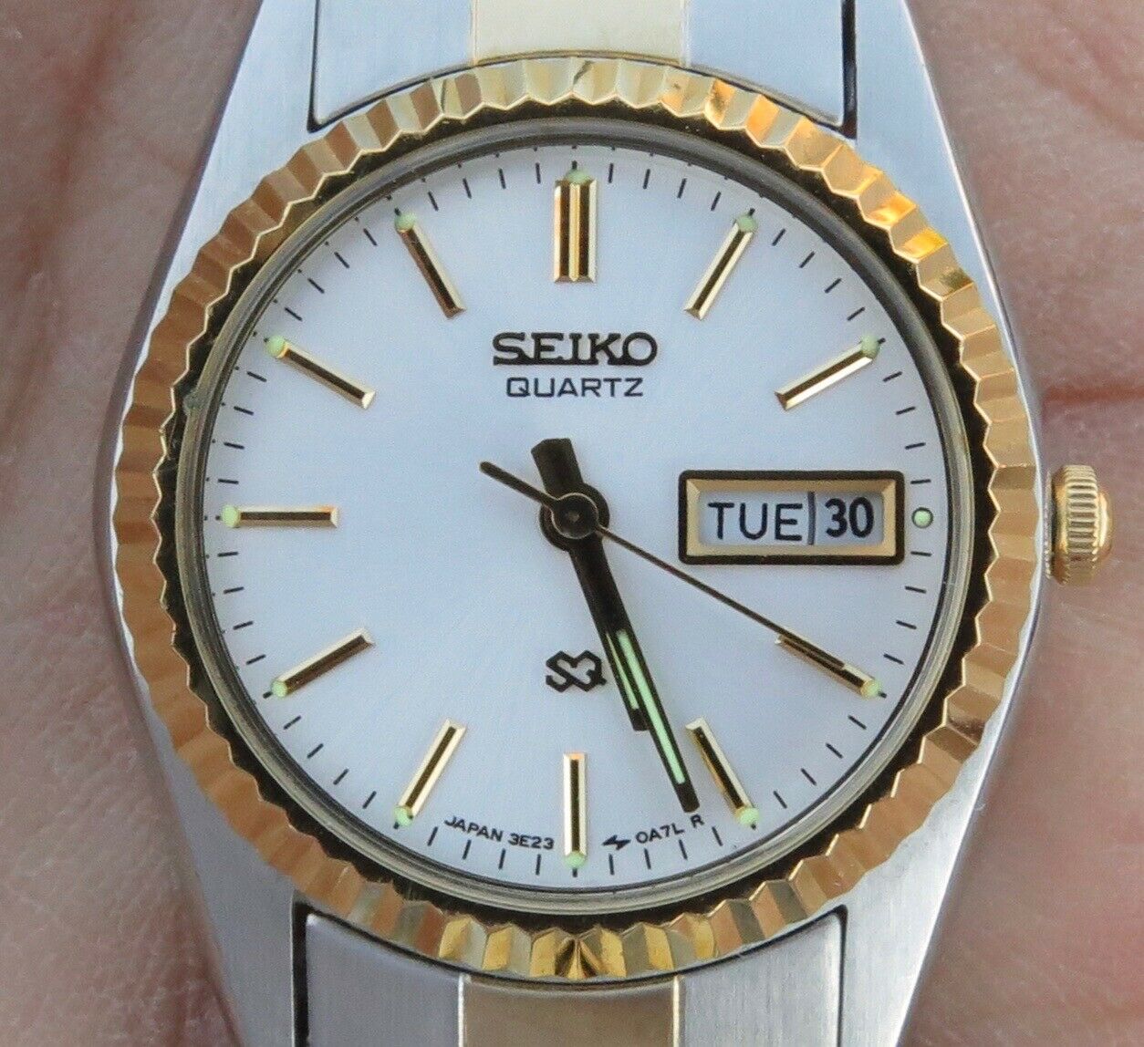 Vintage Women s Seiko 3E23 0A60 Quartz Watch Two Toned 24mm