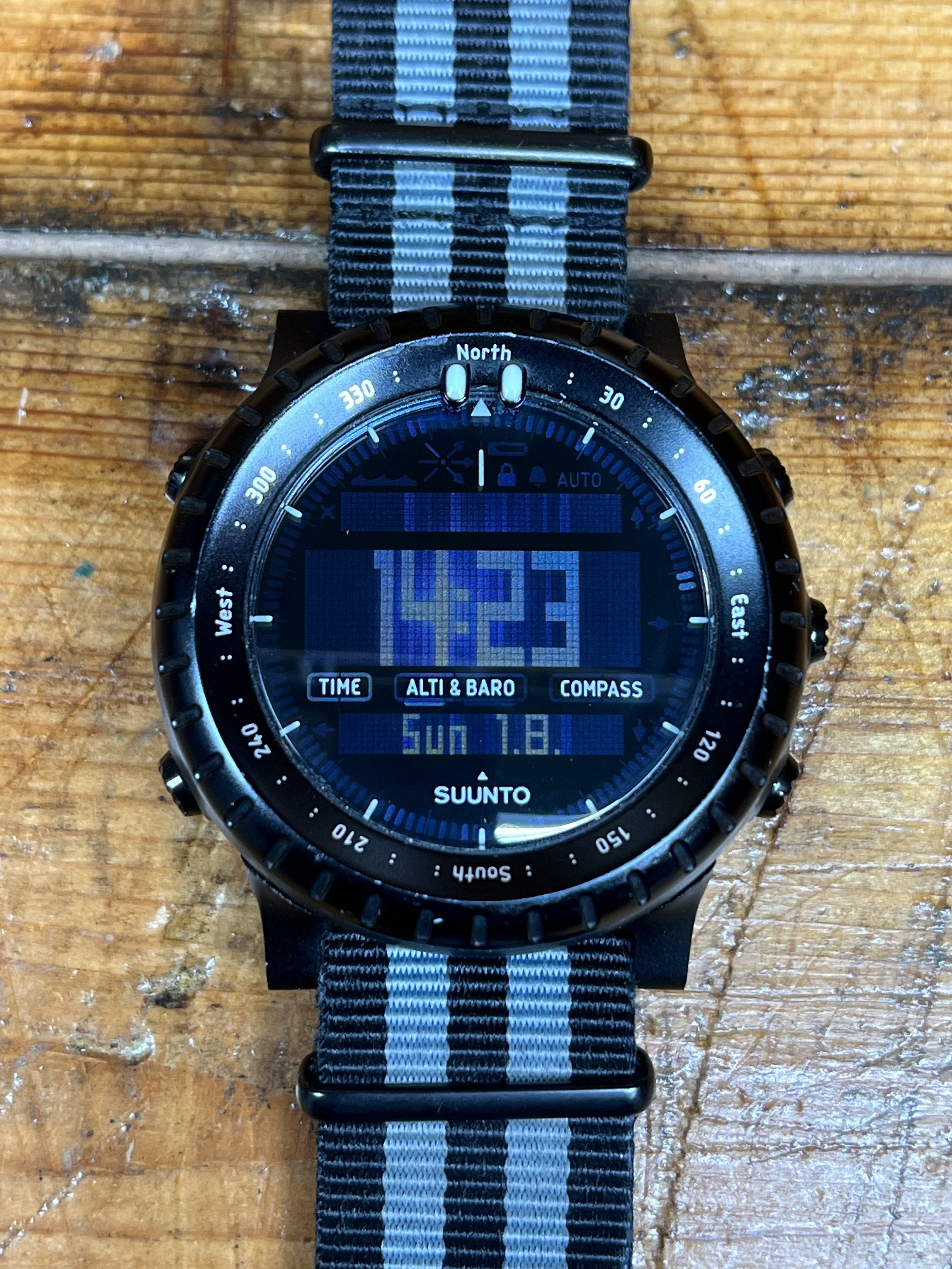 Suunto core all hot sale black nato strap