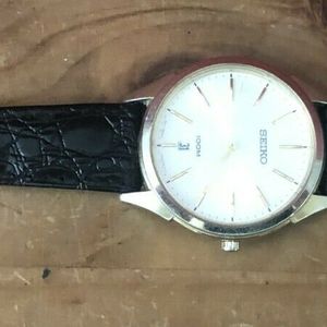 Vintage Seiko Quartz 7N42-0FR0 - For Repair | WatchCharts