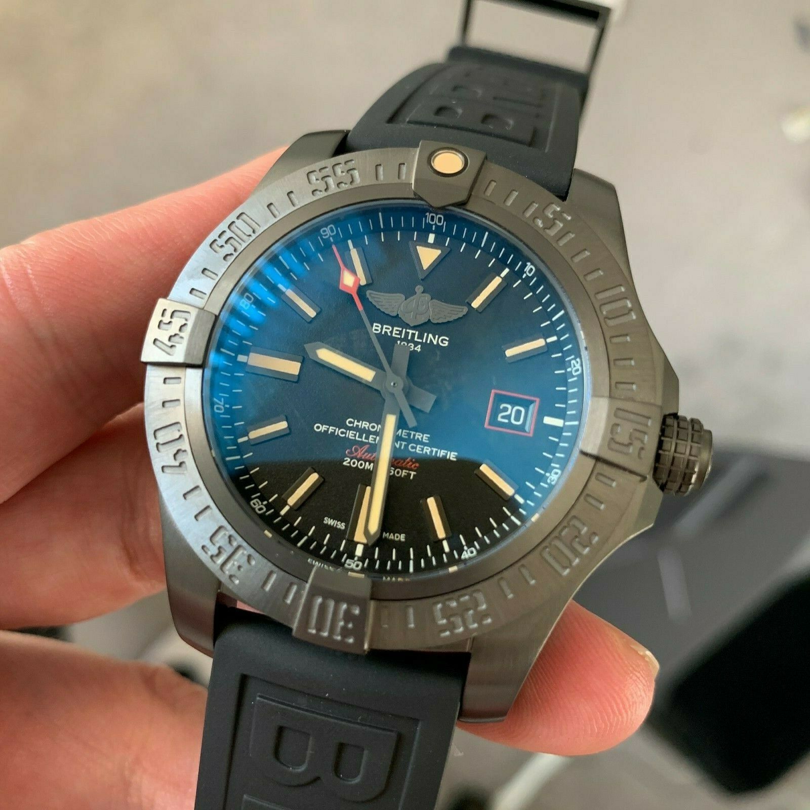 breitling avenger blackbird v17311