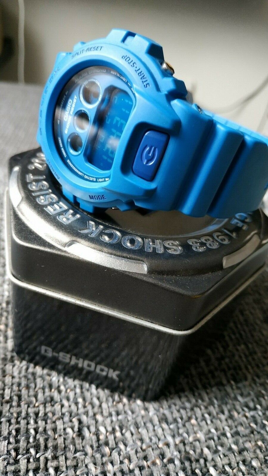 RARE LIMITED EDITION G-SHOCK DW-6900-MM2 BLUE SMURF CRAZY