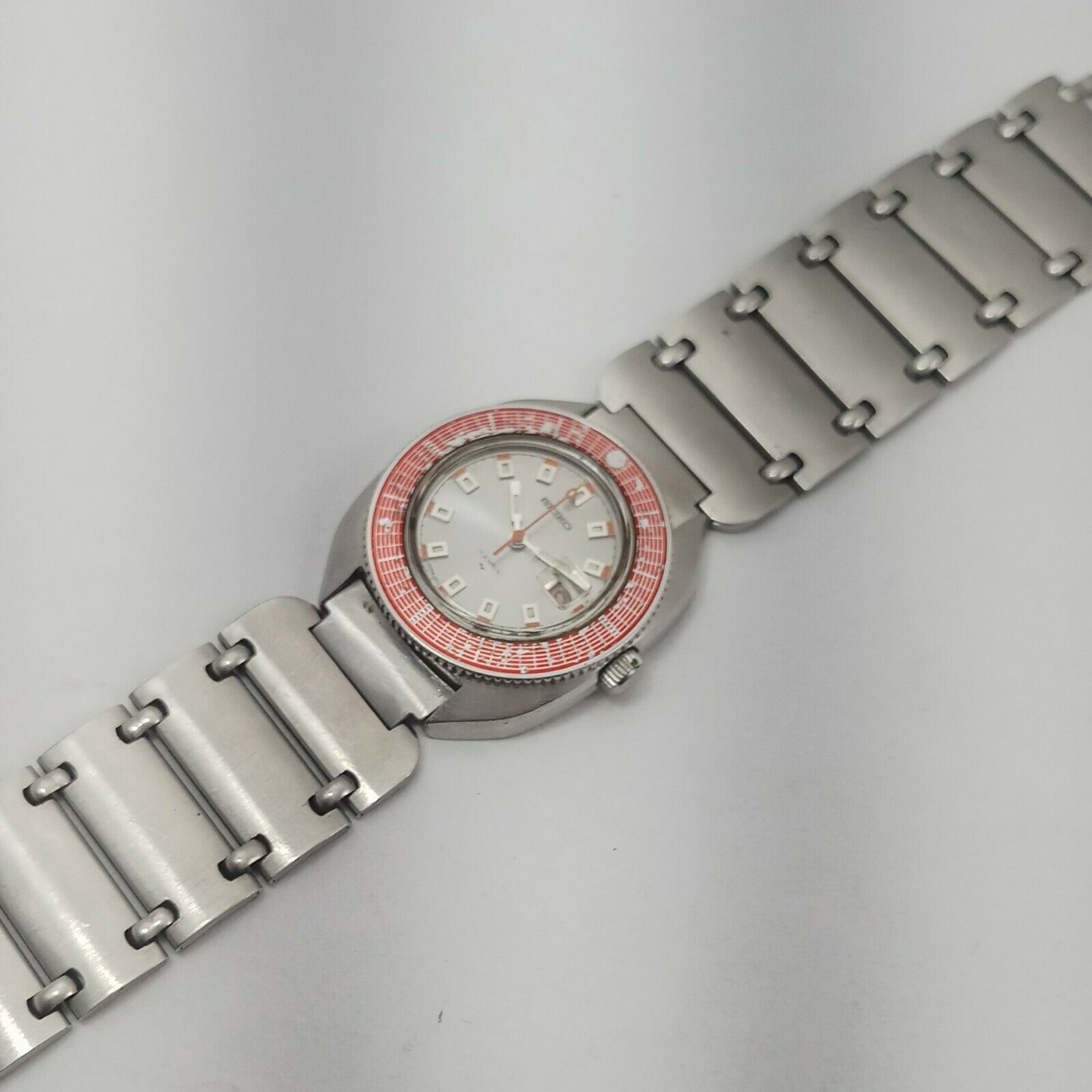 SEIKO 2518-0210 HAND WINDING 17 JEWELS DATE WOMEN`S VINTAGE WRIST