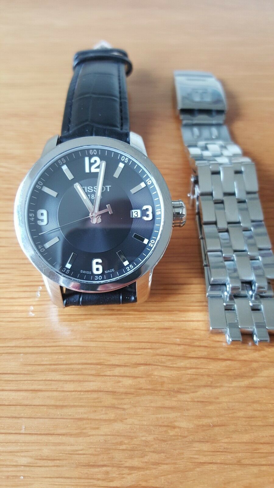 TISSOT 1853 (T055410A) Mens Quartz, Black Dial. Lovely condition