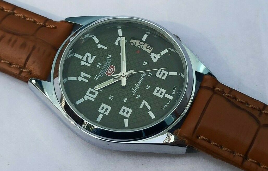 SEIKO 5 DAY DATE AUTOMATIC GREEN COLOR DIAL NUMERIC FIGURE JAPAN