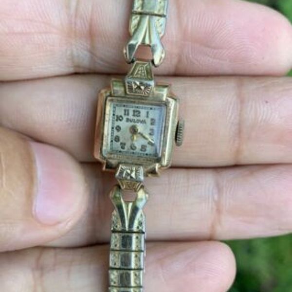 Montre Vintage Femme BULOVA Plaquée Or 10K - Mécanique à Remontage Manuel - Cadran Doré Avec Bracelet Stretch - Réf. F007312