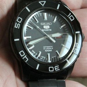 SEIKO 7S36-05Z2 100M SNZH59J1 DAYDATE ANODIZED AUTOMATIC MENS 