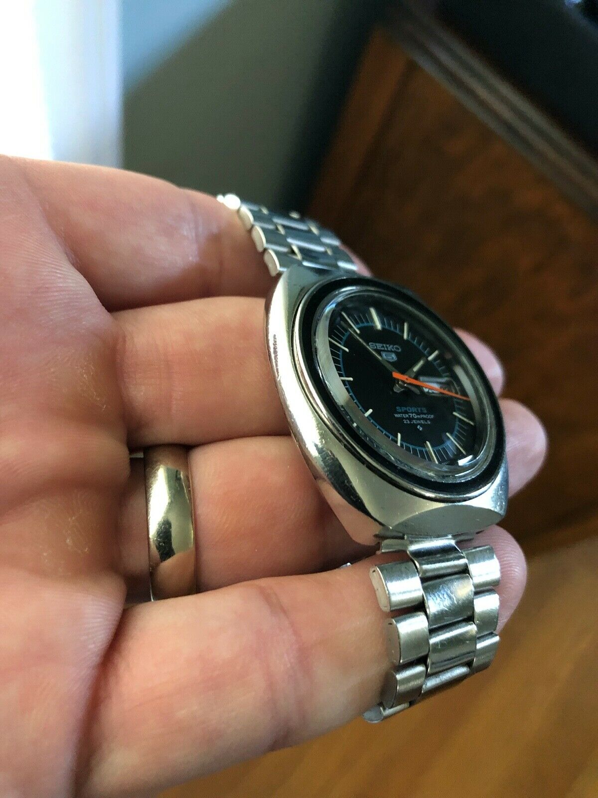 Vintage Seiko 5 Mens Watch Reference 6106-8560 from 1970