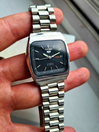 Vintage Square BLACK 1975 SEIKO 5 Men s Automatic Watch 7019 529A ORIGINAL WatchCharts Marketplace