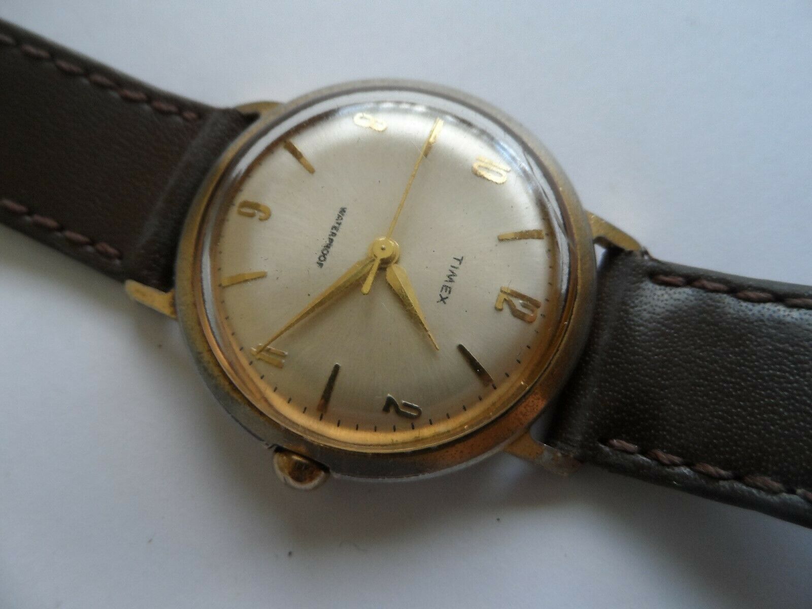 Montre Mécanique Timex Vintage à Remontage Manuel - Modèle B23, Boîtier Argenté 32mm, Cadran Noir