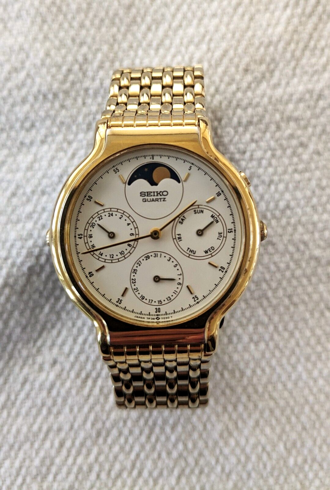 大神（日陰） - en Vintage Mens Seiko Moonphase Watch Model 7F38-7030 | WatchCharts