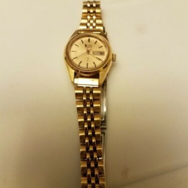 Vintage Seiko Womens S3 Gold Tone Quartz Analog Expansion Watch with  calendar. | WatchCharts