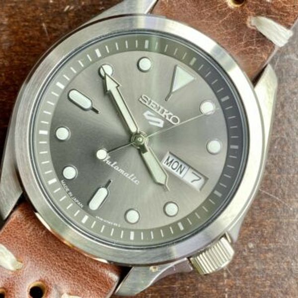 Seiko 5 Sports Automatic Grey Day Date SRPE61j1. Made In Japan ...