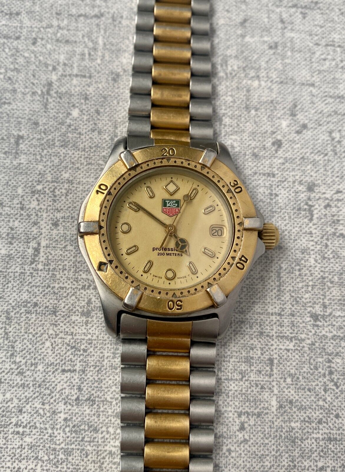 Vintage TAG Heuer Professional Watch 200 Meters Quartz 3.94 Ref