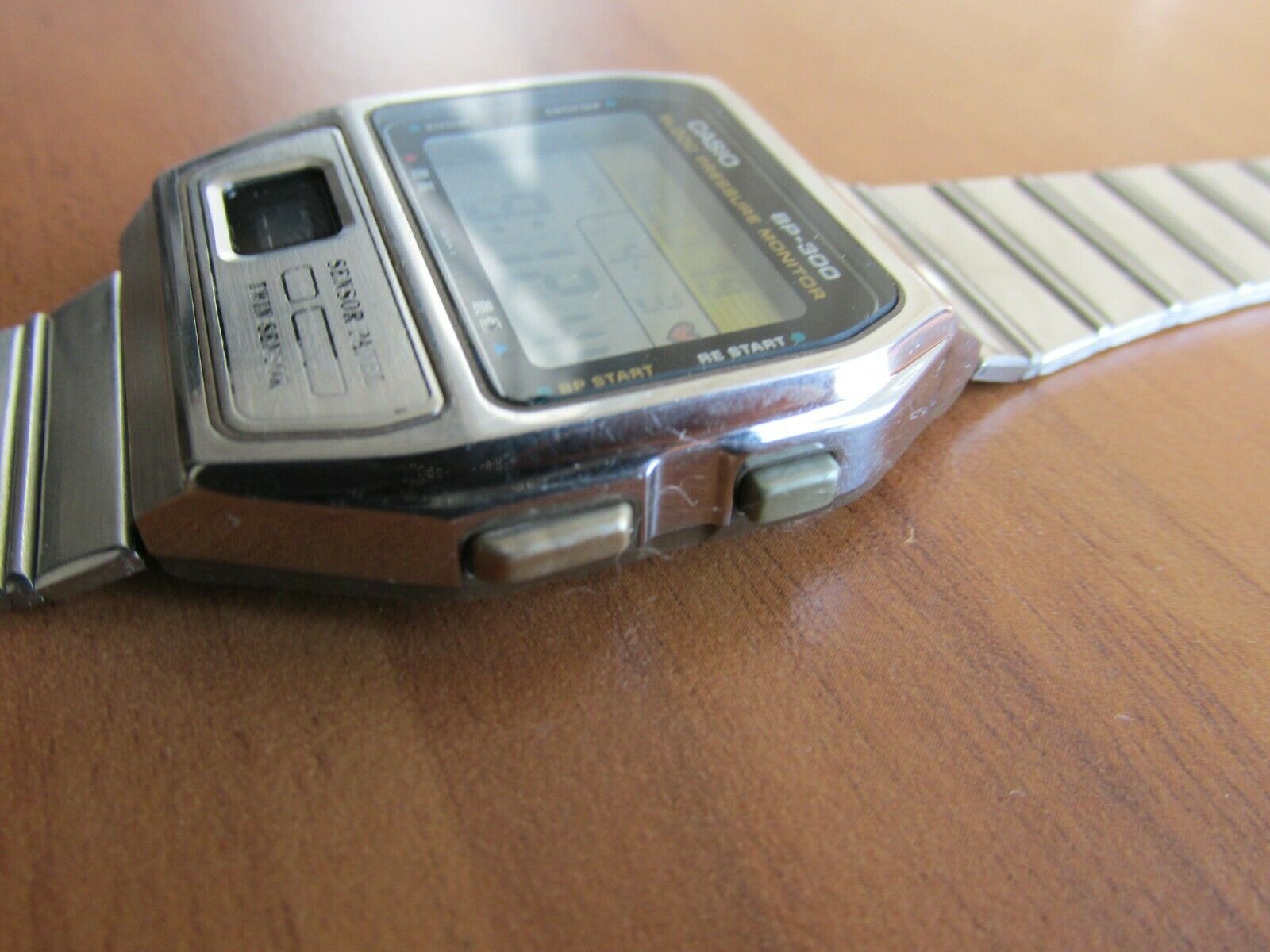VINTAGE CASIO BP-300 BLOOD PRESSURE MONITOR TWIN SENSOR MADE