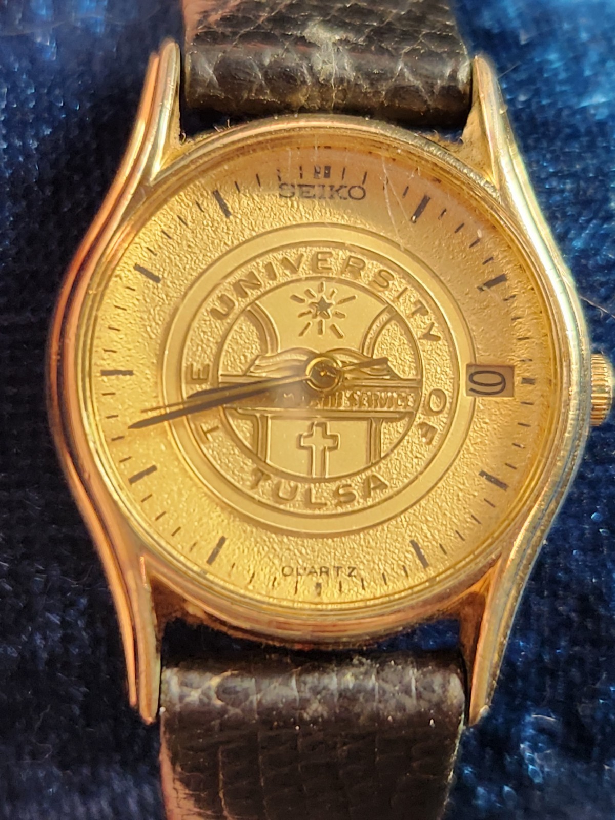 Vintage women's Seiko 2A22-0229 service watch The University of