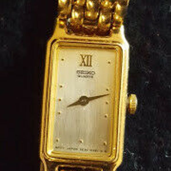 SEIKO WOMENS MODEL 2E20-6859 GOLD TONE WATCH WITH MOP DIAL & LINK