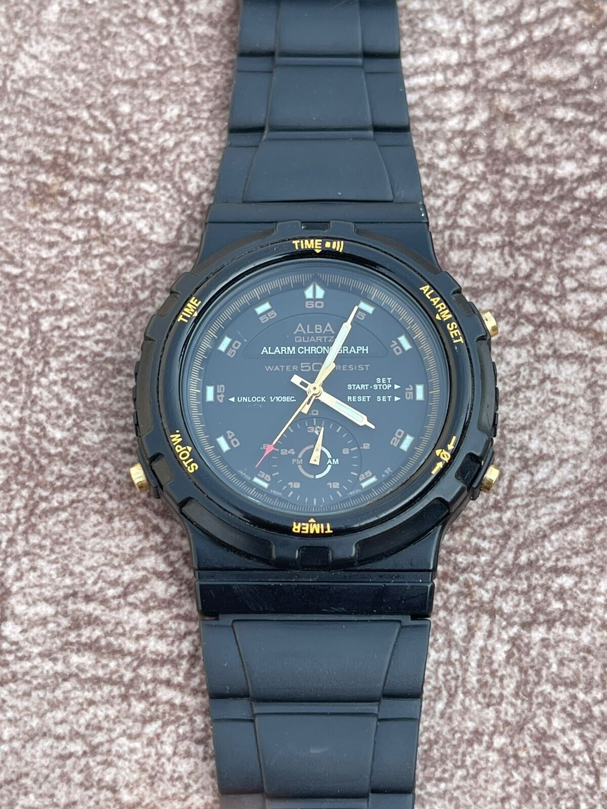 VINTAGE SEIKO ALBA V600-6020 AO ANALOGUE QUARTZ ALARM AND 