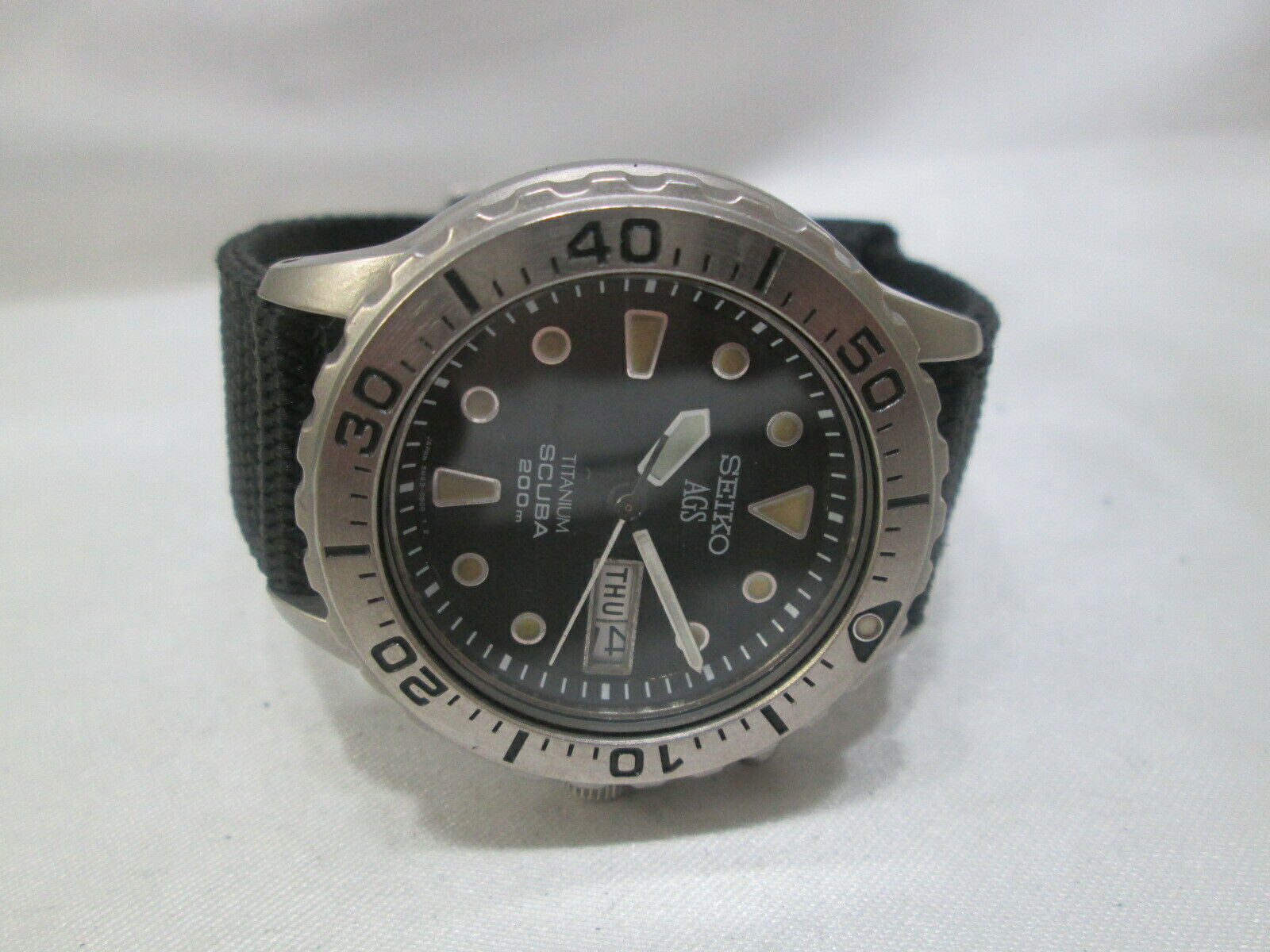 SEIKO AGS SCUBA 200M 5M43-0A60 DAYDATE TITANIUM QUARTZ MENS DIVER