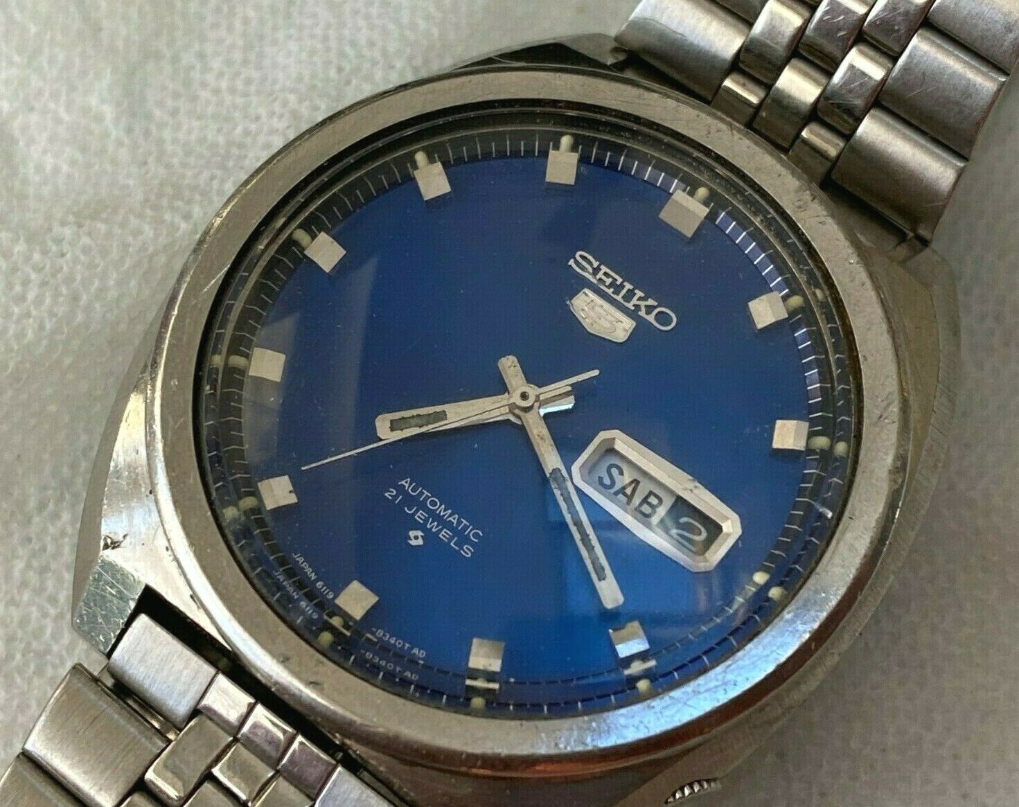 Vintage "Seiko 5" 21 Jewel Automatic 61198273 Day & Date Stainless