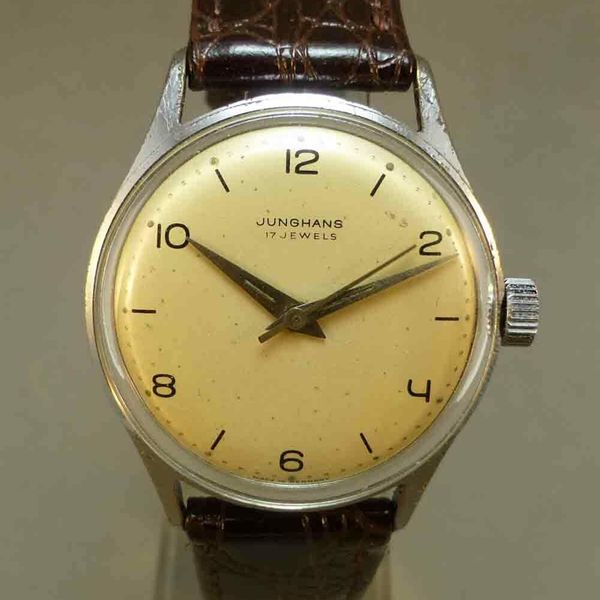 Junghans Max Bill verchromtes Gehäuse WatchCharts